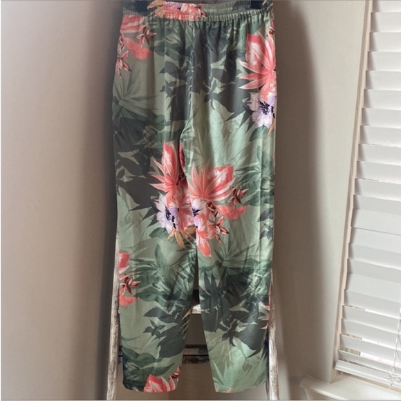 Guess Viola Tropical Floral Mid Rise Pants - Picture 3 of 4